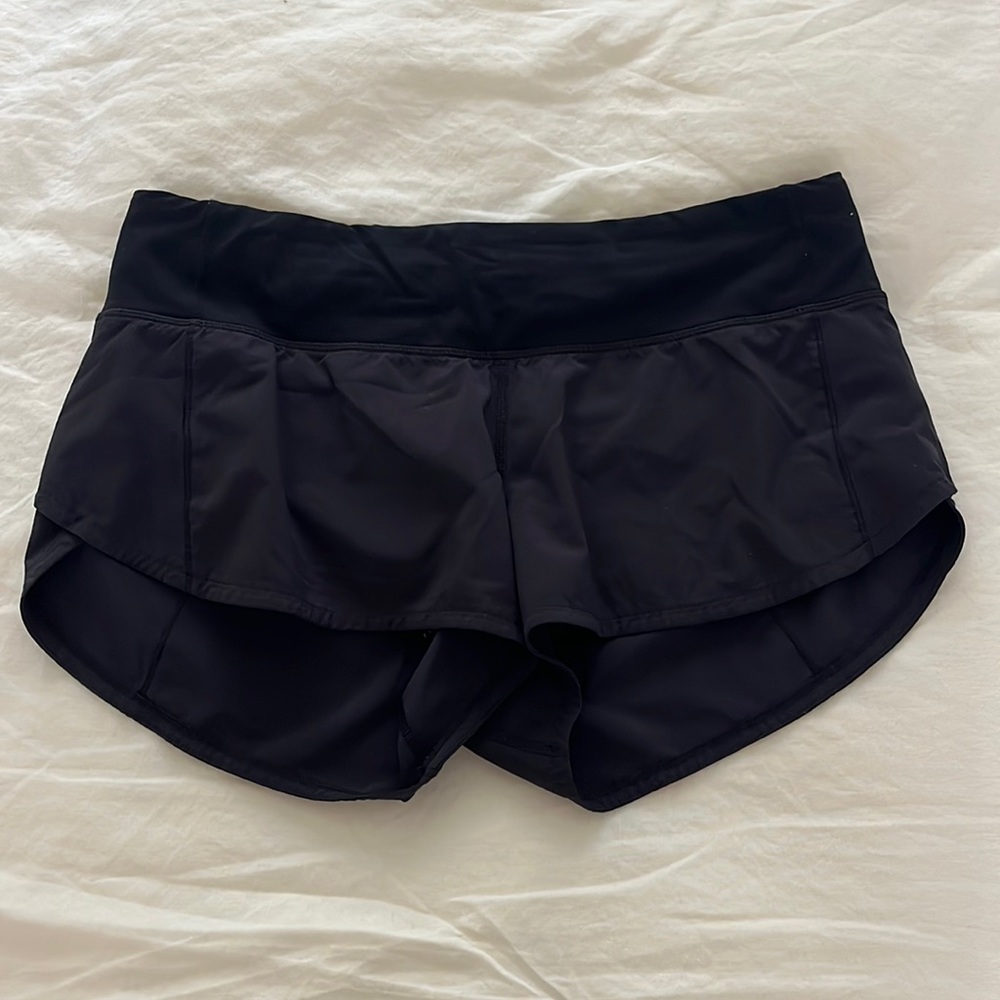 Black lululemon speed up 2.5 inseam shorts size 6